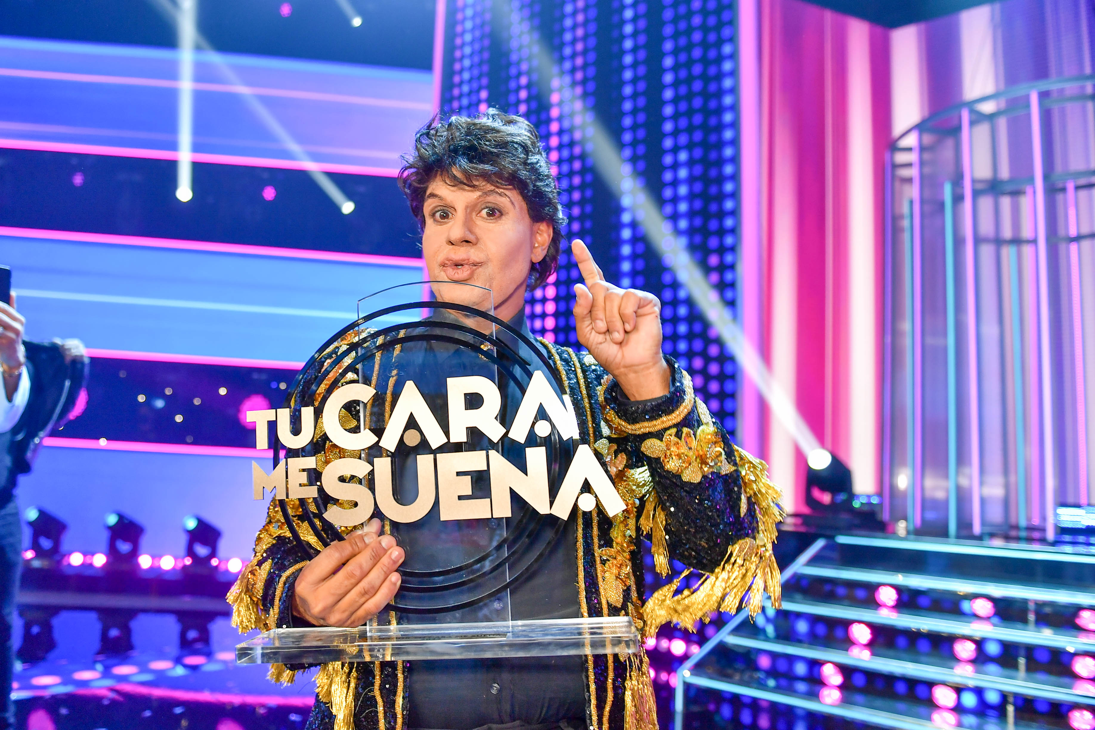 Michael Stuart Wins Univision’s “Tu Cara Me Suena” in an Incredible