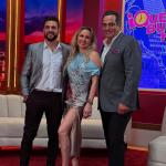 PIE DE FOTO: De izquierda a derecha Nicola Porcella, Michelle Vieth y Omar Fierro conductores de ¡Qué buena hora! emisión de Unicable que se transmite de lunes a viernes a las 19:00 horas a partir del 27 de enero