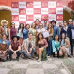 Producción y elenco de Mi Rival durante el pizarrazo oficial.