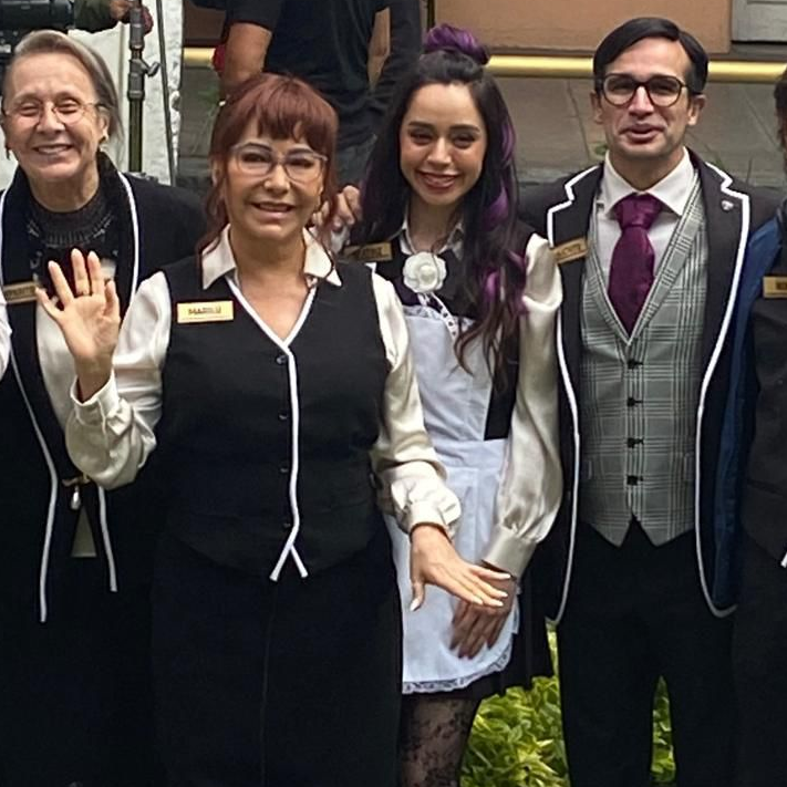 La producción de Muero por Marilú dio el pizarrazo inicial de su nueva temporada. De izquierda a derecha: Ricardo Mendoza El Coyote, Alma Rosa Añorve, Mara Escalante, Brenda AnaKaren, El Guana, Adrián Emilio Sánchez y Laura Luz.