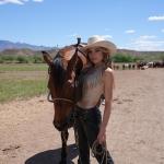 Sofía Castro interpreta a Clara en Tierra de Amor y Coraje.