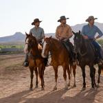 Emilio Osorio es Lalo; Emmanuel Palomares es Juan; y Brandon Peniche es Jerónimo en Tierra de Amor y Coraje.